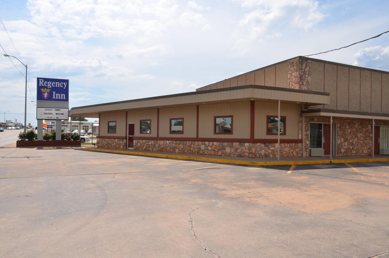 Regency Inn Chickasha Exterior photo